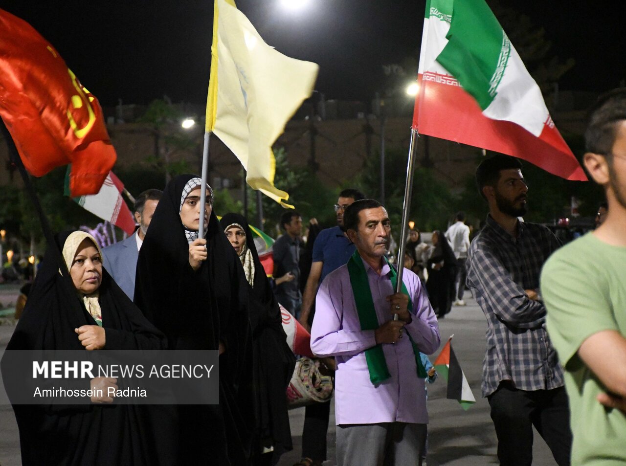 نورافشانی تجمعات مردمی همدان در شب جشن غدیر