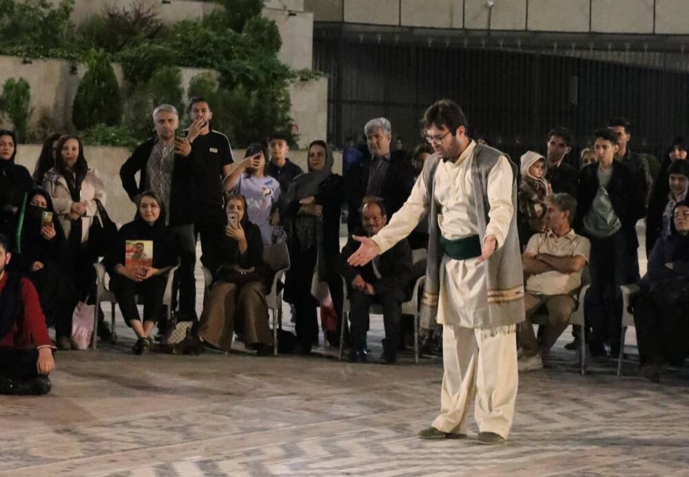 نمايش،خياباني،حماسي،كارگردان،ياوري،شهداي،سرخ،هنرمند،آسمان،دع ...