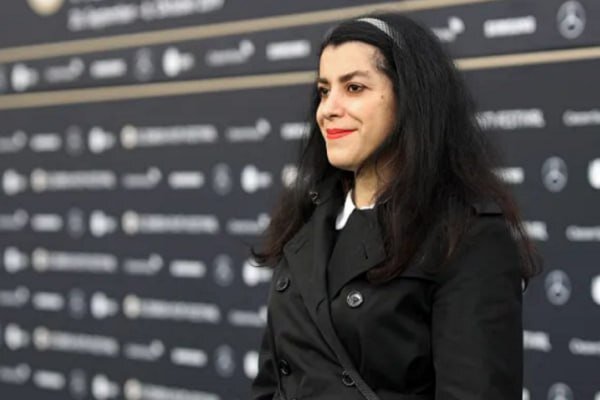 ساتراپي،درگذشت،مرجان،همسر،فرانسوي