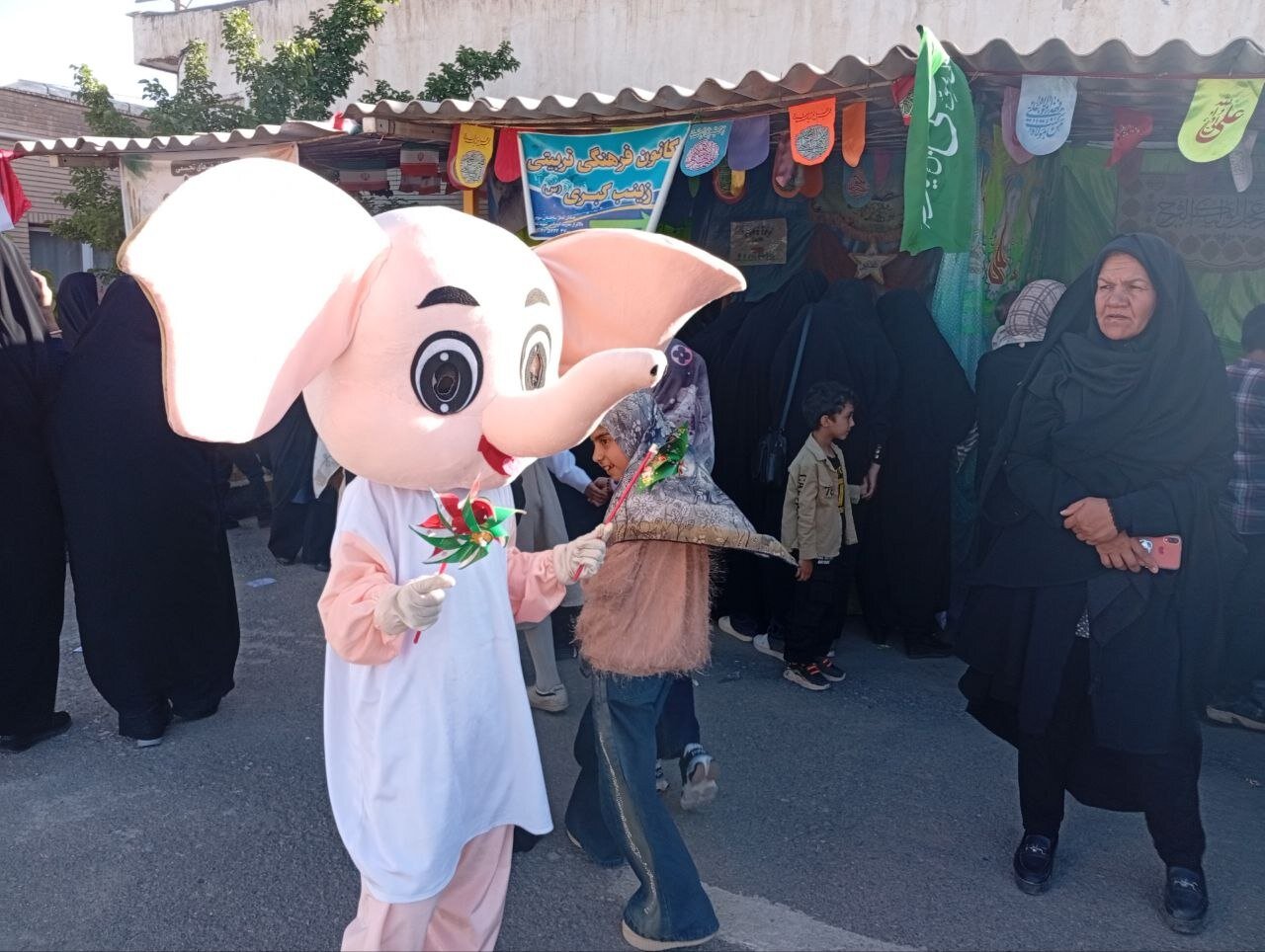 حضور،فريدني،جشن،فريدن،پذيرايي،همبستگي،خياباني،عشق،مسير،همراه
