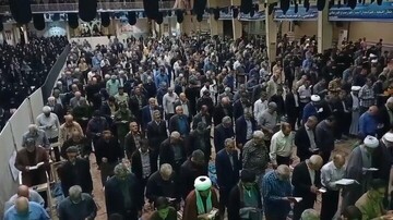 اقامه نماز استغاثه به حضرت ولی‌عصر(عج) در حسینیه شهدای اراک