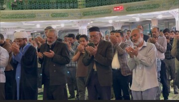 اقامه نماز استغاثه در مصلی شهرکرد