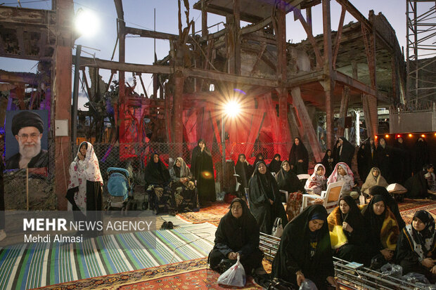 آیین طلاکاری گنبد زخمی حسینیه اعظم زنجان