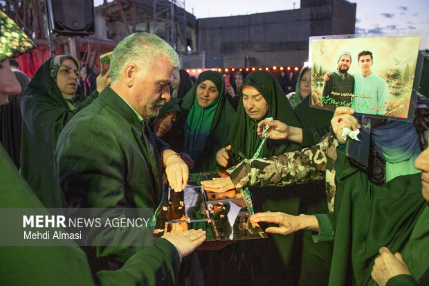 آیین طلاکاری گنبد زخمی حسینیه اعظم زنجان