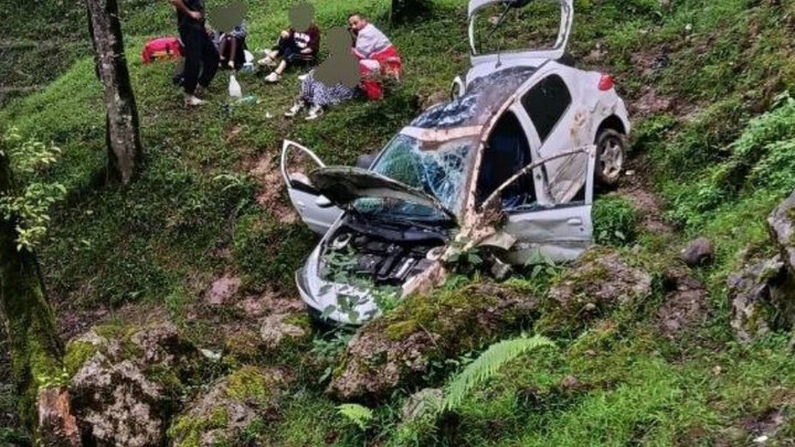 سقوط ۲۰۷ در محور جنت‌رودبار رامسر ۴ مصدوم برجای گذاشت