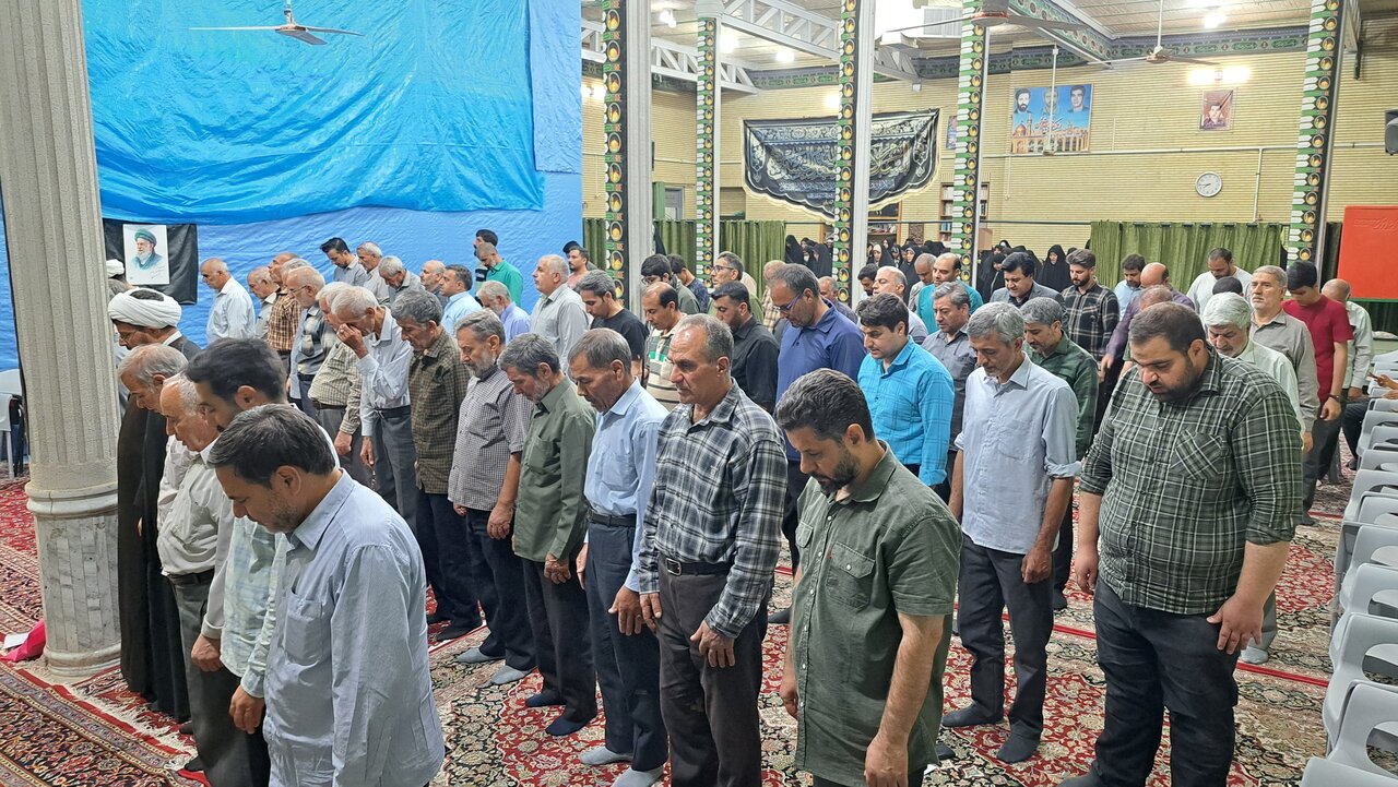 نود و هفتمین شب تجمع حماسی همراه با اقامه نماز استغاثه در اردستان