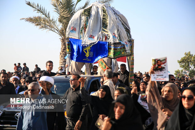 تشییع پیکر شهید پاسدار «قدرت زرنگاری» در جزیره هرمز