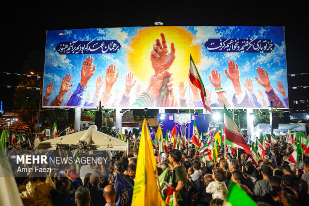 نمایش پهپاد  شاهد 136 در تجمع مردمی شیراز
