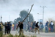 Police, protesters clash in Bolivia at road blockade