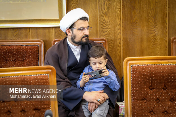 آیین رونمایی از اثر مبنایی «مکتب امام راحل و شهید»