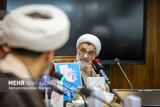 آیین رونمایی از اثر مبنایی «مکتب امام راحل و شهید»