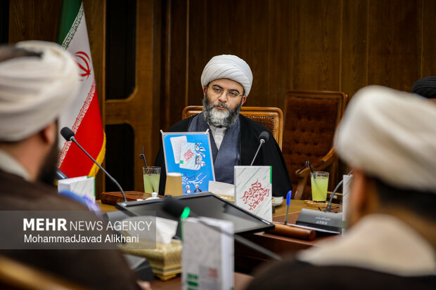 آیین رونمایی از اثر مبنایی «مکتب امام راحل و شهید»