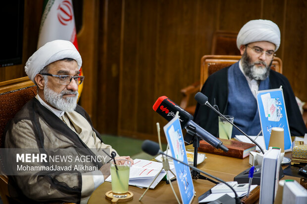 آیین رونمایی از اثر مبنایی «مکتب امام راحل و شهید»