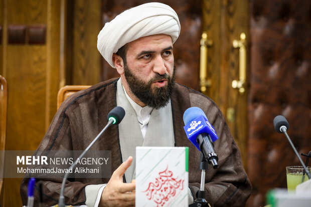 آیین رونمایی از اثر مبنایی «مکتب امام راحل و شهید»
