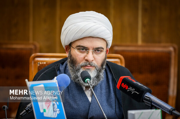 آیین رونمایی از اثر مبنایی «مکتب امام راحل و شهید»
