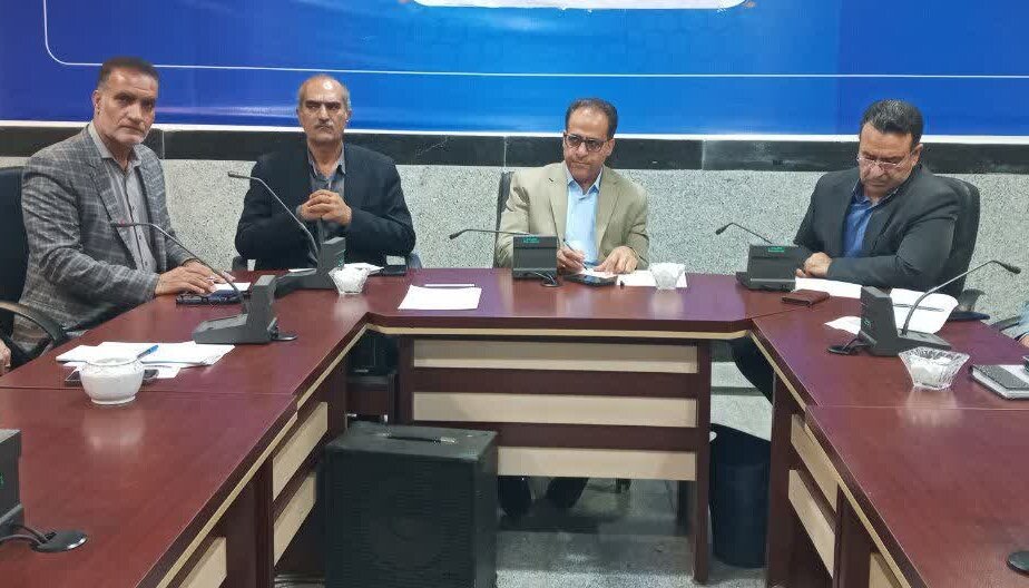 فرماندار چگنی تأکید کرد: تسریع در عملیات برداشت گندم و دانه‌
