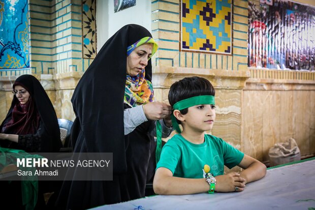 کارگاه دوخت لباس شیرخوارگان حسینی در حرم مطهر رضوی