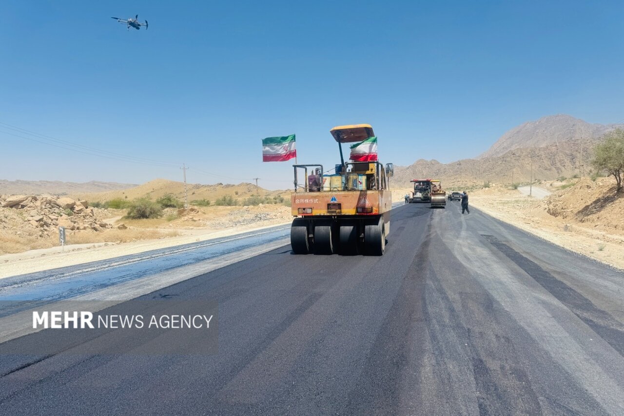 اجرای ۹ کیلومتر روکش آسفالت در محور روستایی ترشاب شهرستان خاش