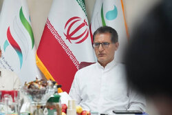 علی خلیلی: همزمان با بدرقه رهبر شهیدمان با رهبر جدید هم بیعت می‌کنیم