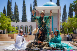 مسابقه نخ ریسی سنتی در شیراز