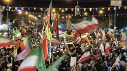 نمایش پهپاد ۱۳۶ ایرانی در تجمع صد و یکمین شب