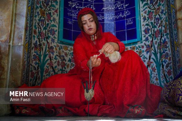 مسابقه نخ ریسی سنتی در شیراز
