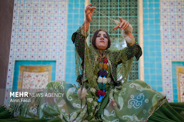 مسابقه نخ ریسی سنتی در شیراز