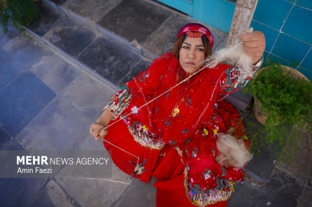 مسابقه نخ ریسی سنتی در شیراز