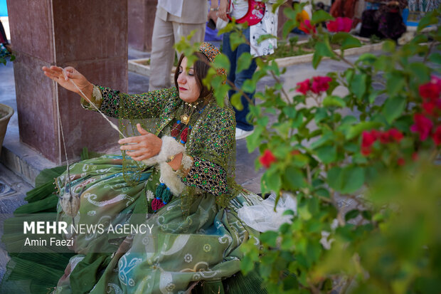 مسابقه نخ ریسی سنتی در شیراز