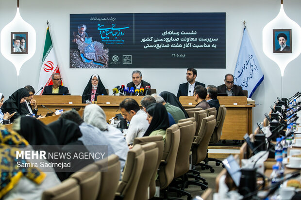 نشست رسانه‌ای سرپرست معاونت صنایع دستی کشور