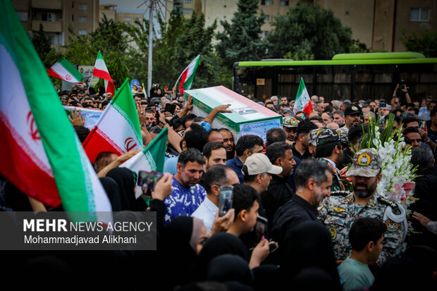 بدرقه پیکر مطهر شهدای نیروی پدافند هوایی ارتش در تهران