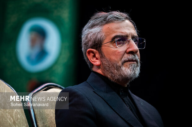 مراسم اعطای نشان «سمت درست تاریخ»