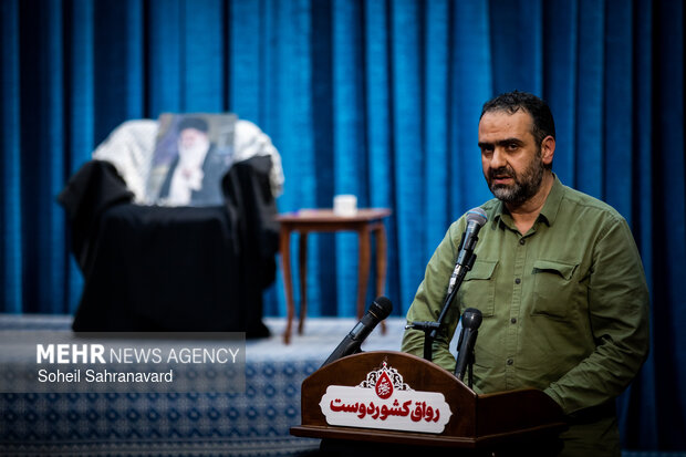 مراسم اعطای نشان «سمت درست تاریخ»