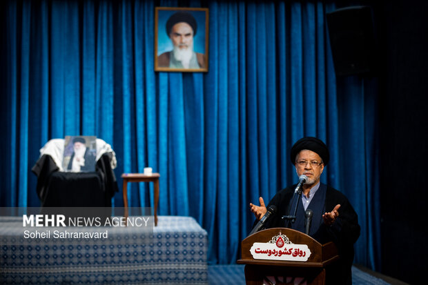 مراسم اعطای نشان «سمت درست تاریخ»