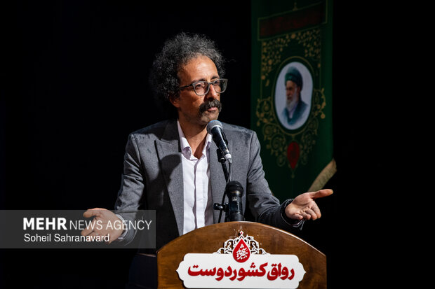 مراسم اعطای نشان «سمت درست تاریخ»