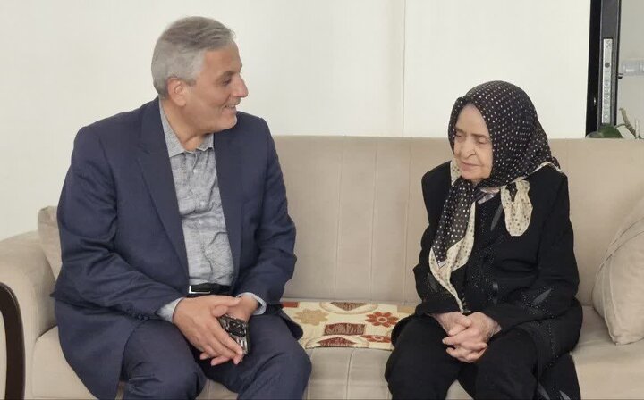 دیدار مدیرکل بنیاد شهید آذربایجان‌شرقی با خانواده دو شهید والامقام