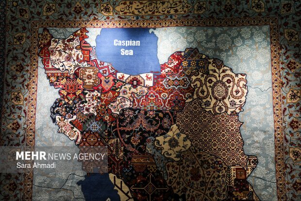 رونمایی از دو فرش نفیس آستان قدس رضوی در مشهد