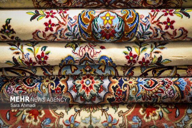 رونمایی از دو فرش نفیس آستان قدس رضوی در مشهد