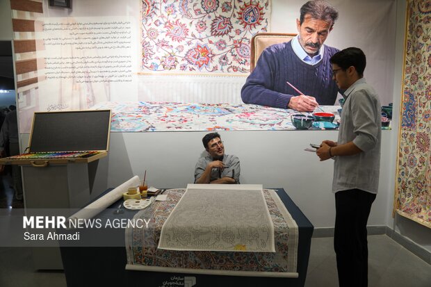 رونمایی از دو فرش نفیس آستان قدس رضوی در مشد