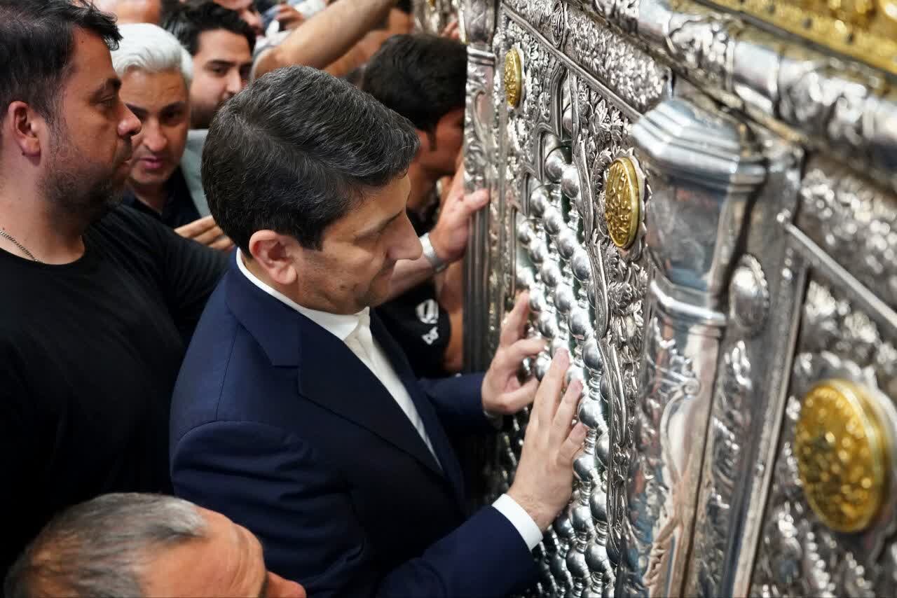 وزیر ارتباطات حرم مطهر بانوی کرامت را زیارت کرد