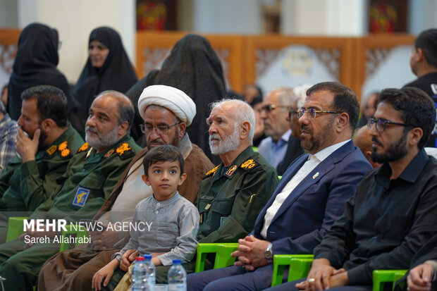 یادمان سرداران شهید احمد جعفری و غلامرضا رضائیان در حرم شاهچراغ(ع)