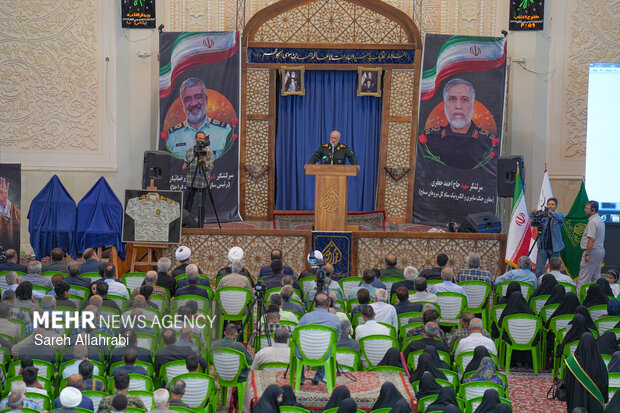 یادمان سرداران شهید احمد جعفری و غلامرضا رضائیان در حرم شاهچراغ(ع)