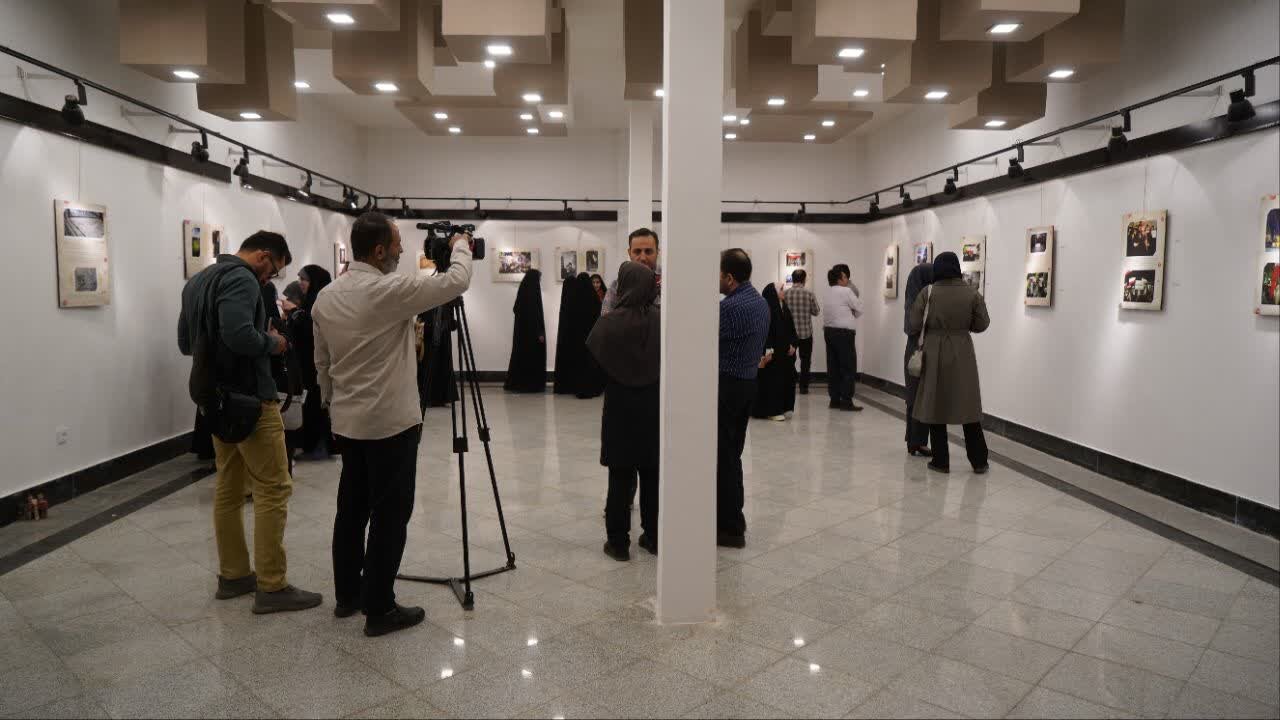 نمایشگاه هنر جنگ در حوزه هنری لرستان