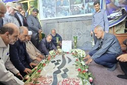 سنگ مزار جدید «سردار شهید غلامعلی رشید» رونمایی و نصب شد