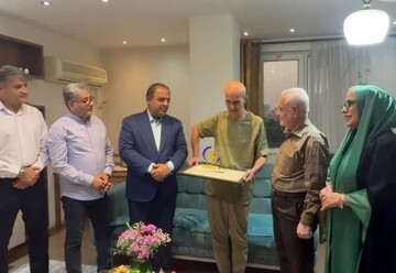 مسئولان  با فیلمساز بوشهری دیدار کردند