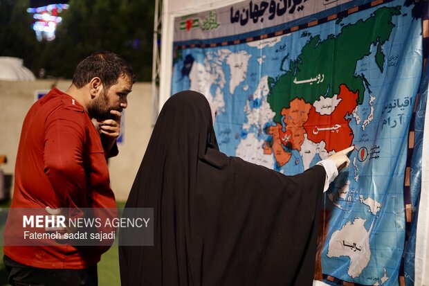 رزمایش میدان هنر در میدان آزادی کرمان