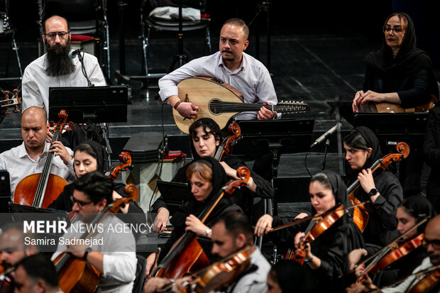 اجرای ارکستر موسیقی ملی ایران «از دیار نغمه‌خوانی»