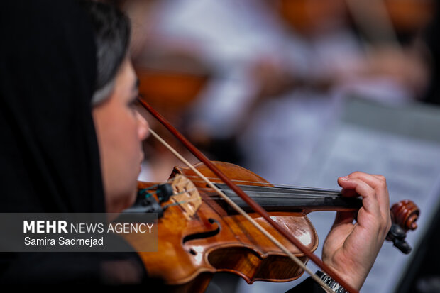 اجرای ارکستر موسیقی ملی ایران «از دیار نغمه‌خوانی»