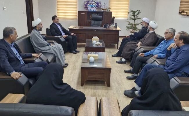 فرماندار تنگستان: حوزه‌های علمیه در ارتقای شاخص‌های فرهنگی م