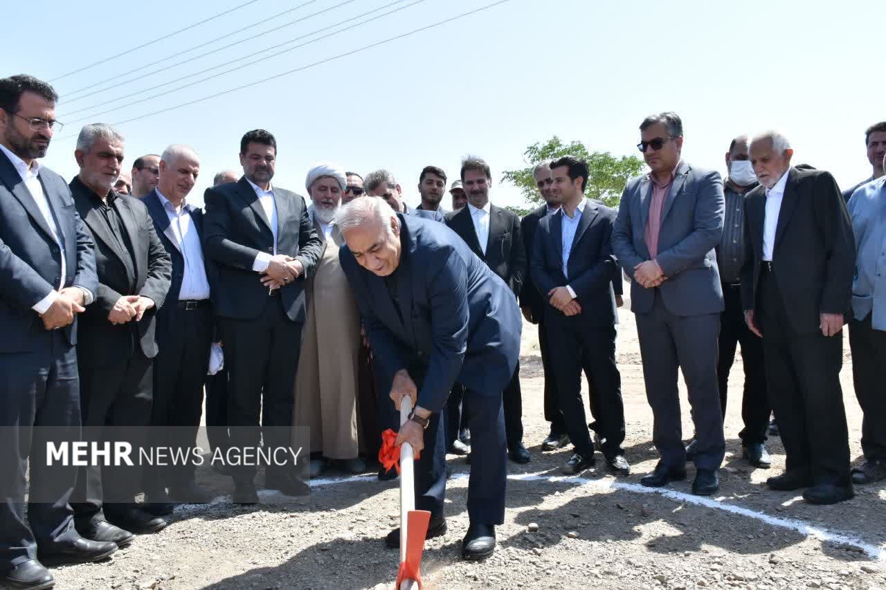 پس از ۱۴ سال انتظار؛ کلنگ تقاطع غیرهمسطح ایوانکی به زمین خور